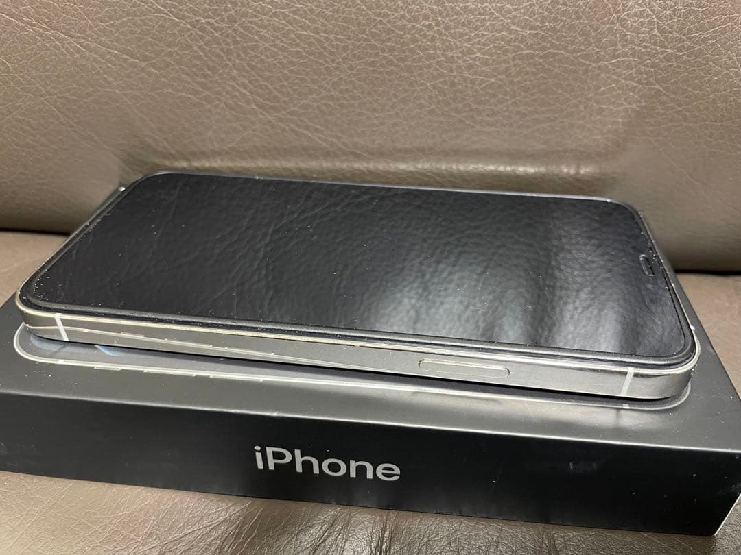 【中古】iPhone 12 pro シルバー 256 GB SIMフリー