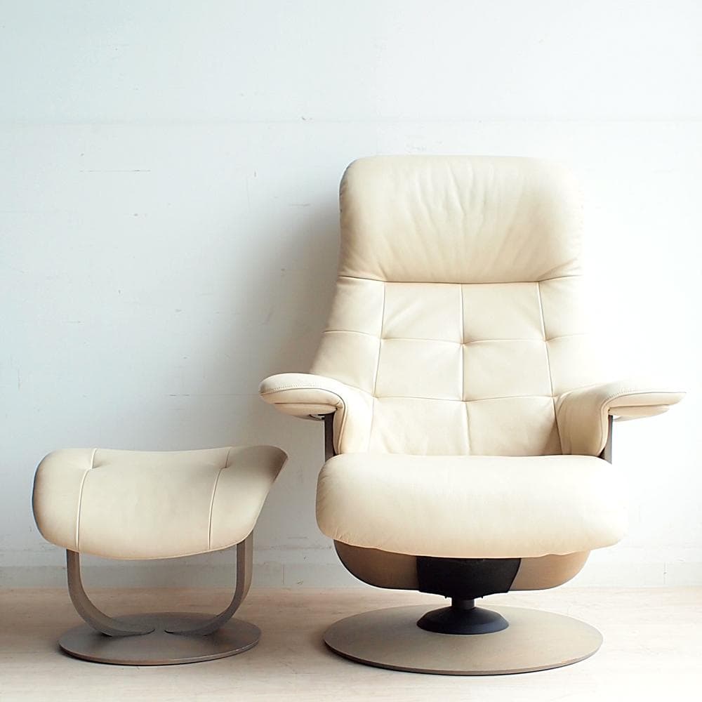 カリモク 「ザ・ファースト」 本革 リクライニングチェア オットマン付き