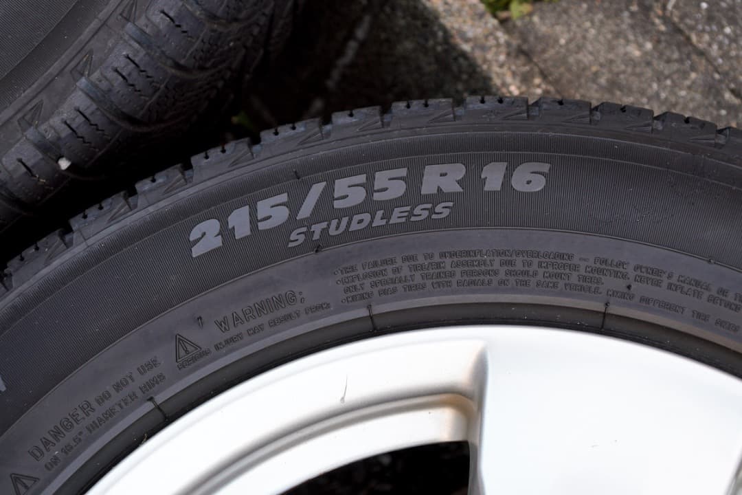 日産 エルグランド E52 スタッドレス 215/55R16 純正アルミ４本