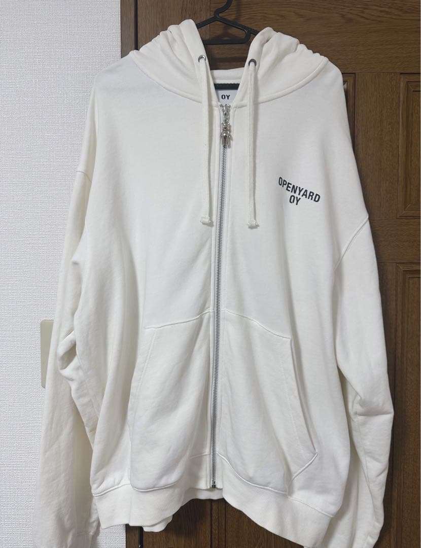 OY モザイクオードリーフーディージップアップ ホワイト L