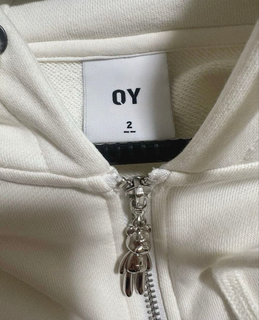 OY モザイクオードリーフーディージップアップ ホワイト L