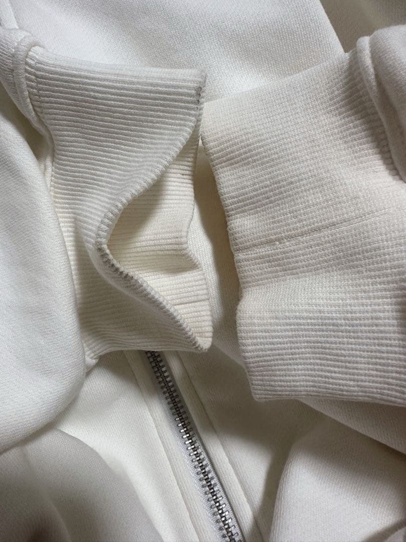 OY モザイクオードリーフーディージップアップ ホワイト L