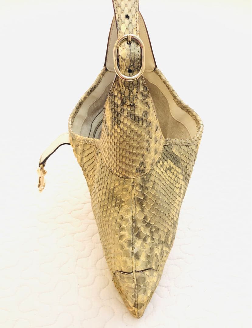 GUCCI ミディアムショルダーバッグ レアなゴールドパイソン 蛇の本革 美品
