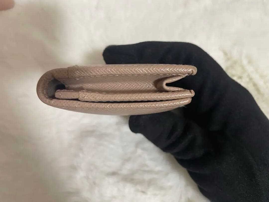 PRADA ベージュレザー名刺入れ