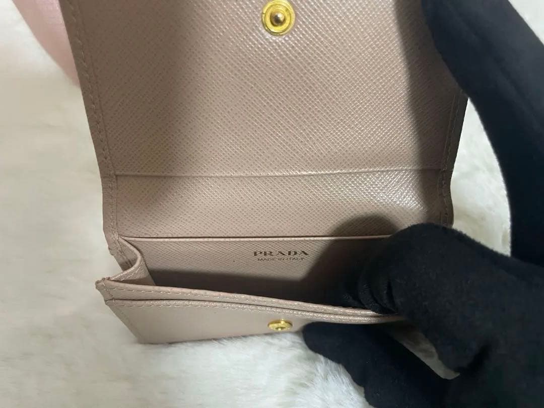 PRADA ベージュレザー名刺入れ