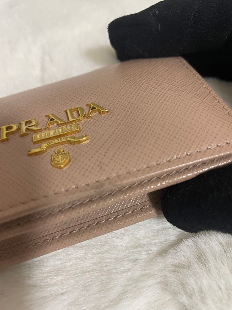 PRADA ベージュレザー名刺入れ