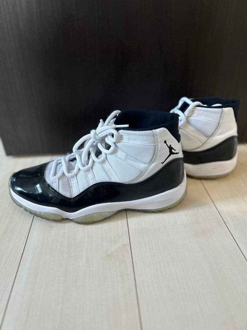 Jordan 11 ホワイト/ブラック バスケットシューズ