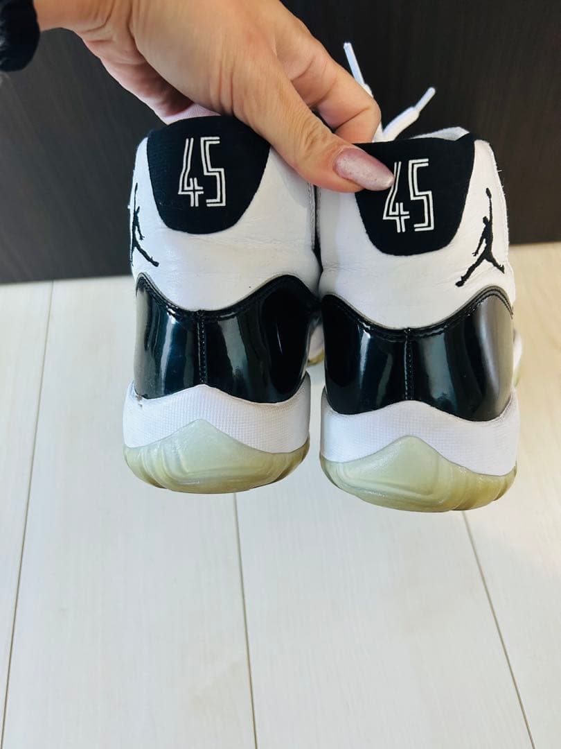 Jordan 11 ホワイト/ブラック バスケットシューズ