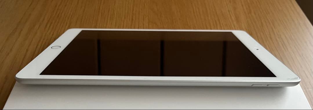 Apple iPad 第7世代 WiFiモデル シルバー 本体 元箱付き