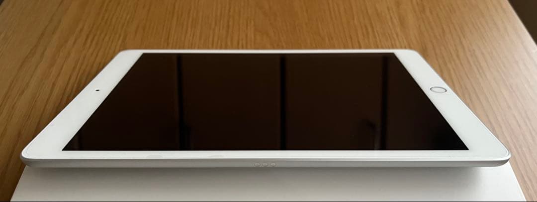 Apple iPad 第7世代 WiFiモデル シルバー 本体 元箱付き