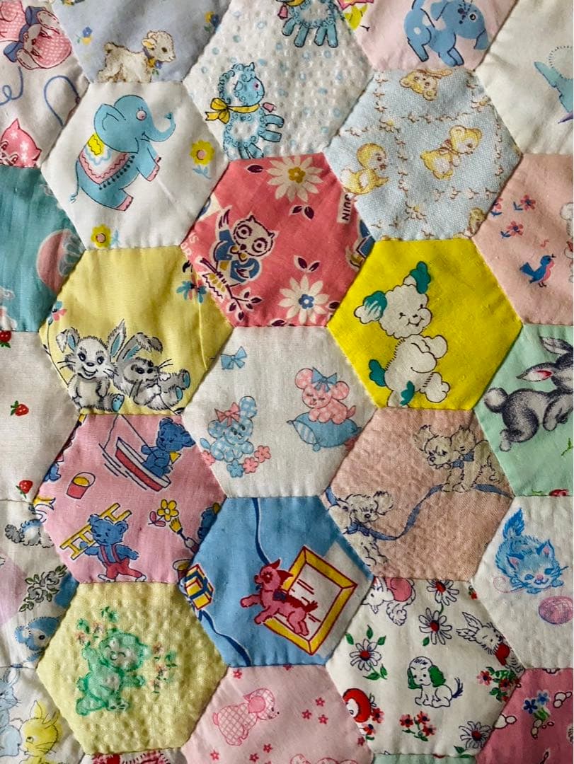 パッチワークキルト　ビンテージのヘキサゴンキルト