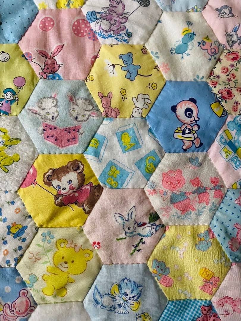 パッチワークキルト　ビンテージのヘキサゴンキルト