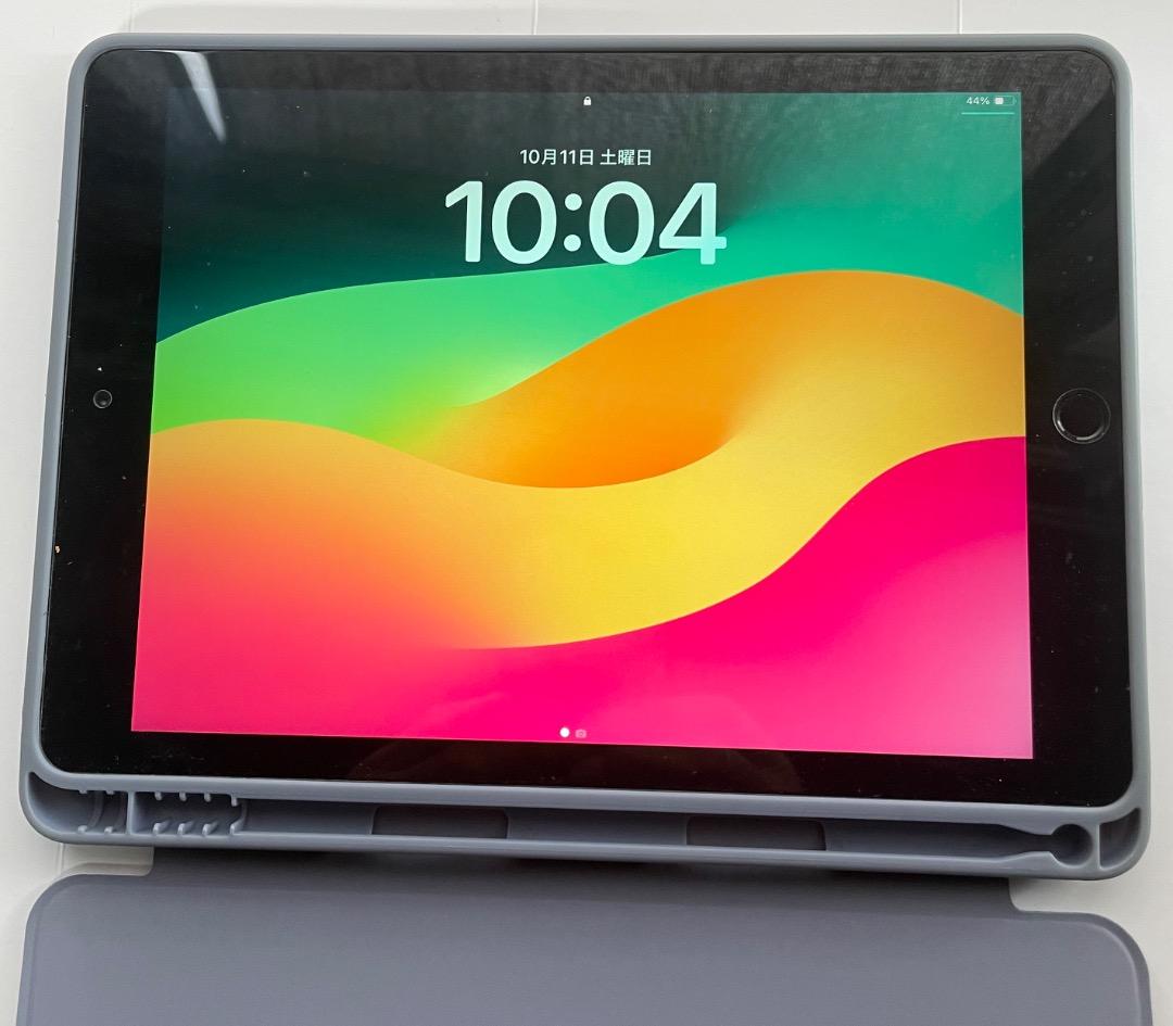 Wi-Fi版 iPad 第6世代 32GB スペースグレイ カバーとアンテナ付き