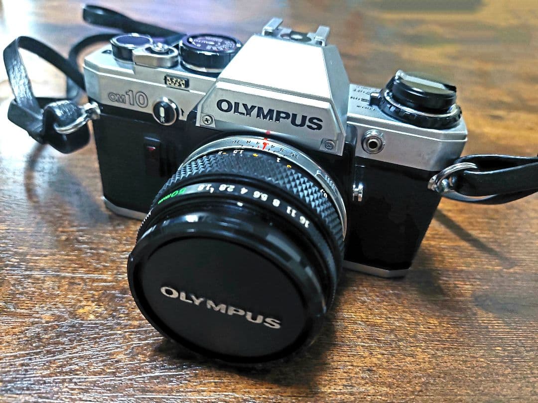 【使用可能】【新しく電池付】OLYMPUS OM10 フィルム一眼レフカメラ