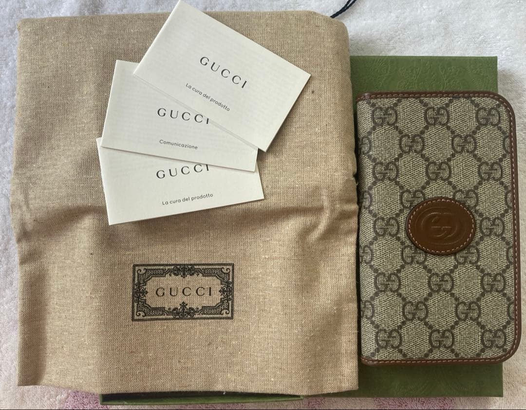 美品【GUCCI】 スマホケース　iPhone15pro