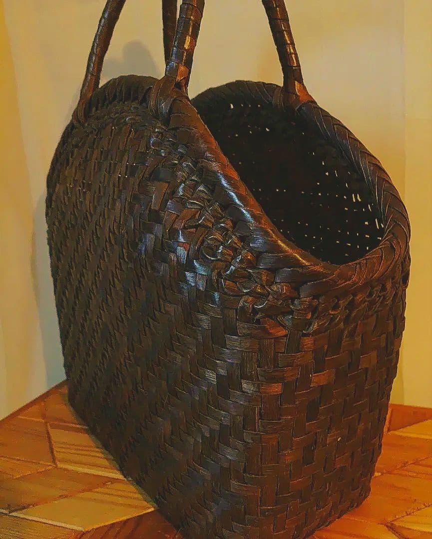 最終価格 9/15までの出品　胡桃のかごバッグ　山葡萄　胡桃