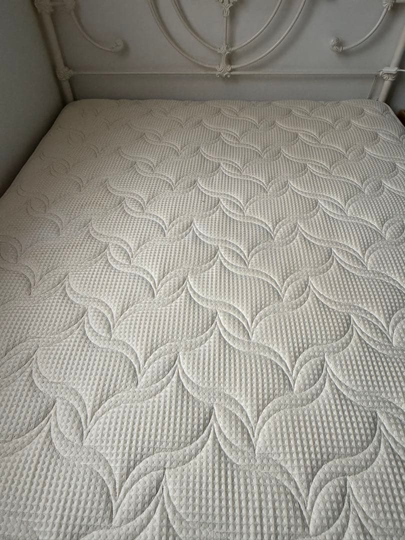 【送料込み】Laura Ashley ベッド ダブル