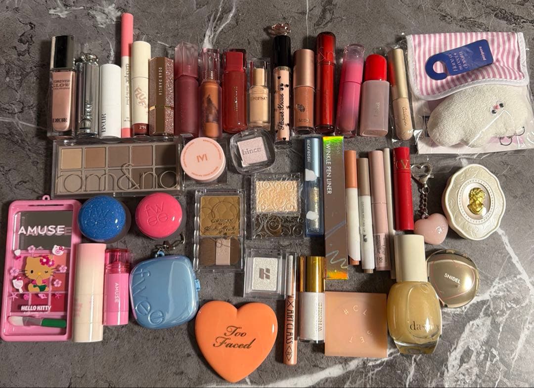 Dior ウォンジョンヨ ペリペラ デイジーク ロムアンド コスメ AMUSE