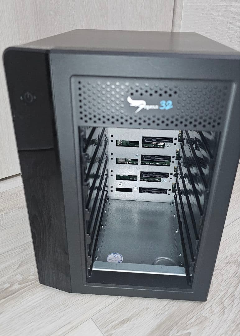 PROMISE Pegasus32 R6 SATA,SAS対応業務用HDDケース