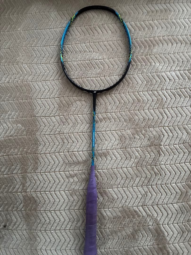 YONEXナノフレア 700 バドミントンラケット　4UG5