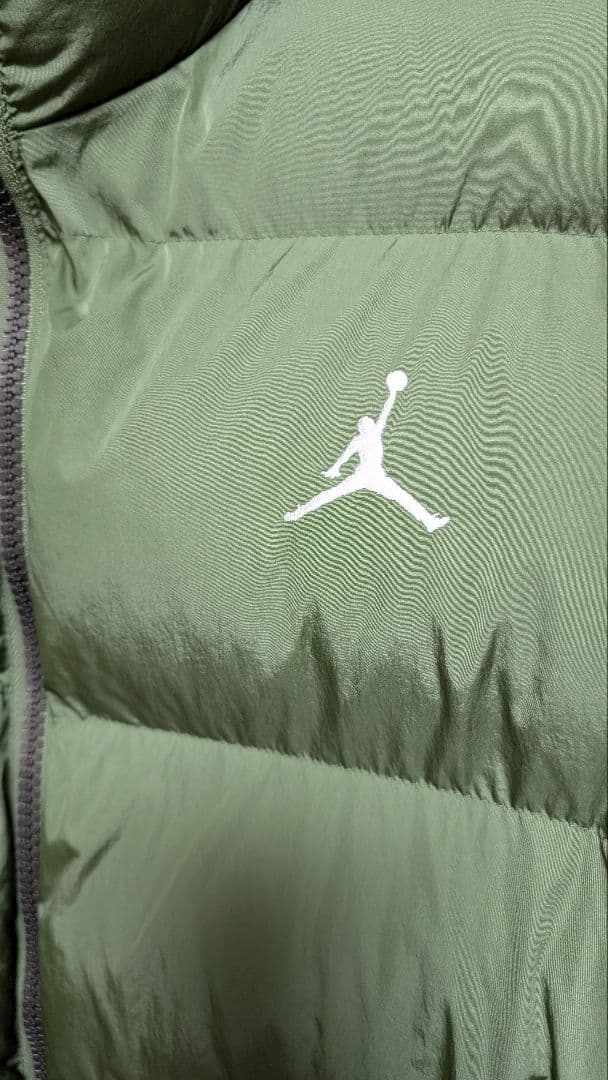 エアジョーダン エッセンシャル パファー ジャケット