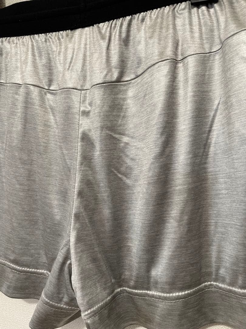☆美品CHANEL☆シルバーショートパンツ