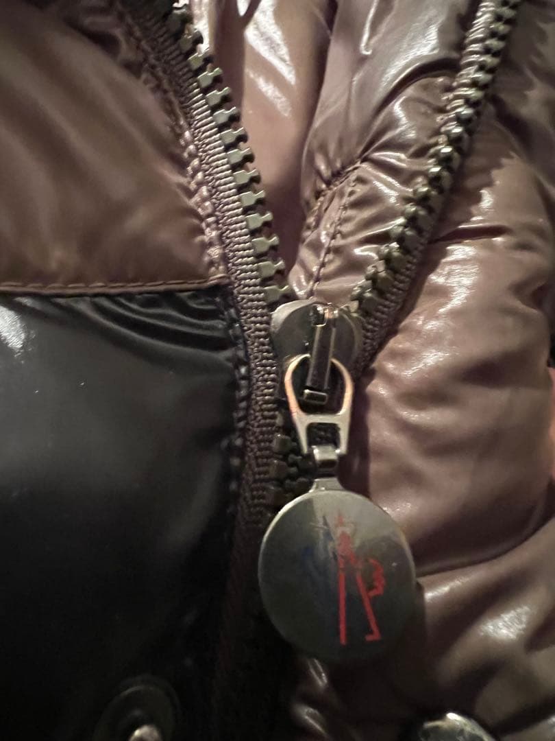 MONCLER トーマス　カーキ色ダウンジャケット