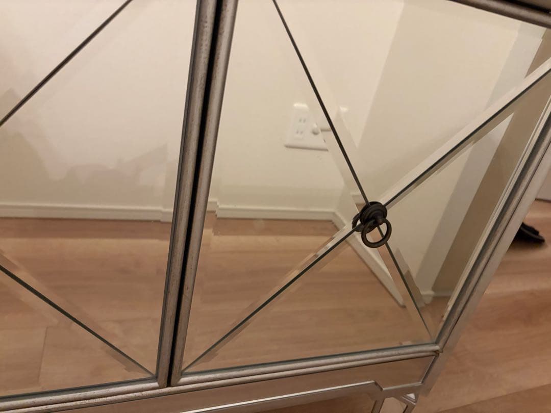 モダンミラー仕上げ収納キャビネット