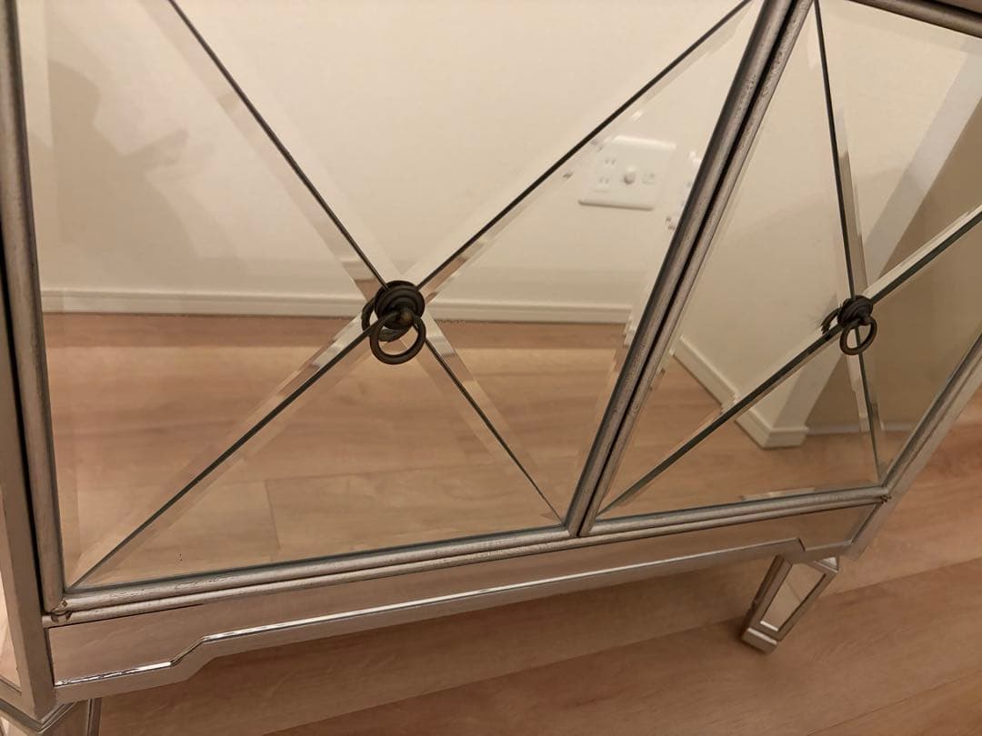 モダンミラー仕上げ収納キャビネット