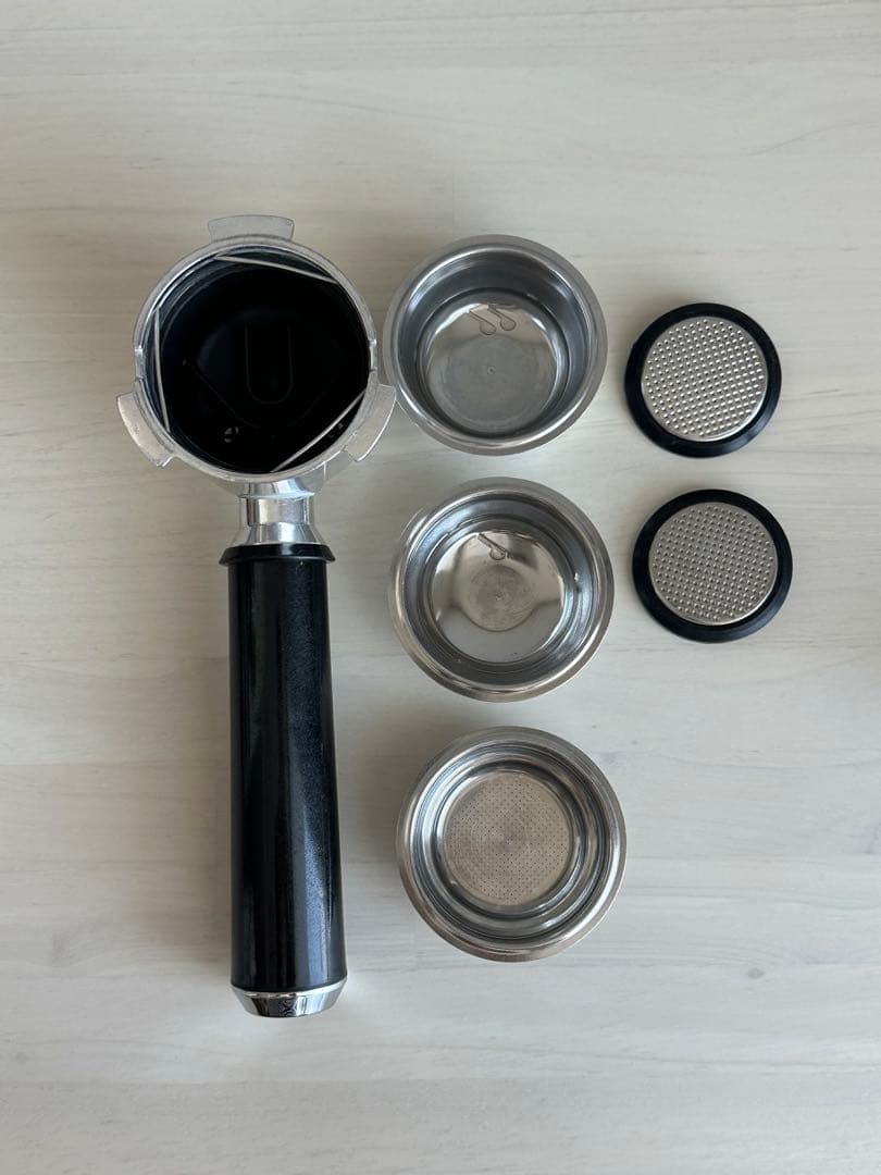 デロンギ デディカ エスプレッソマシン EC680