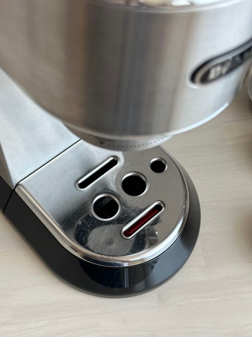 デロンギ デディカ エスプレッソマシン EC680