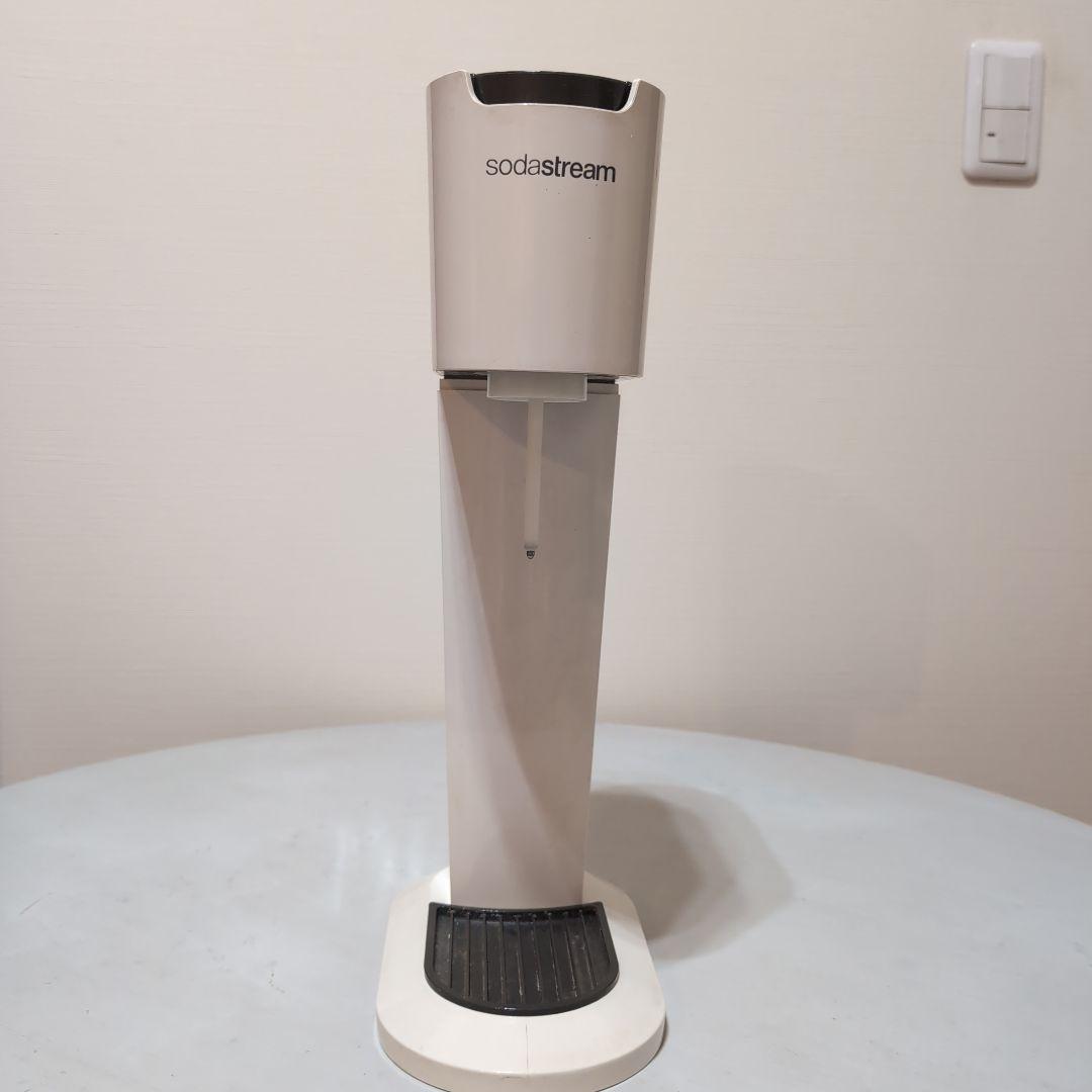 sodastream 卓上炭酸水メーカー　 60L新品ボンベ2本　ボトル2本付き