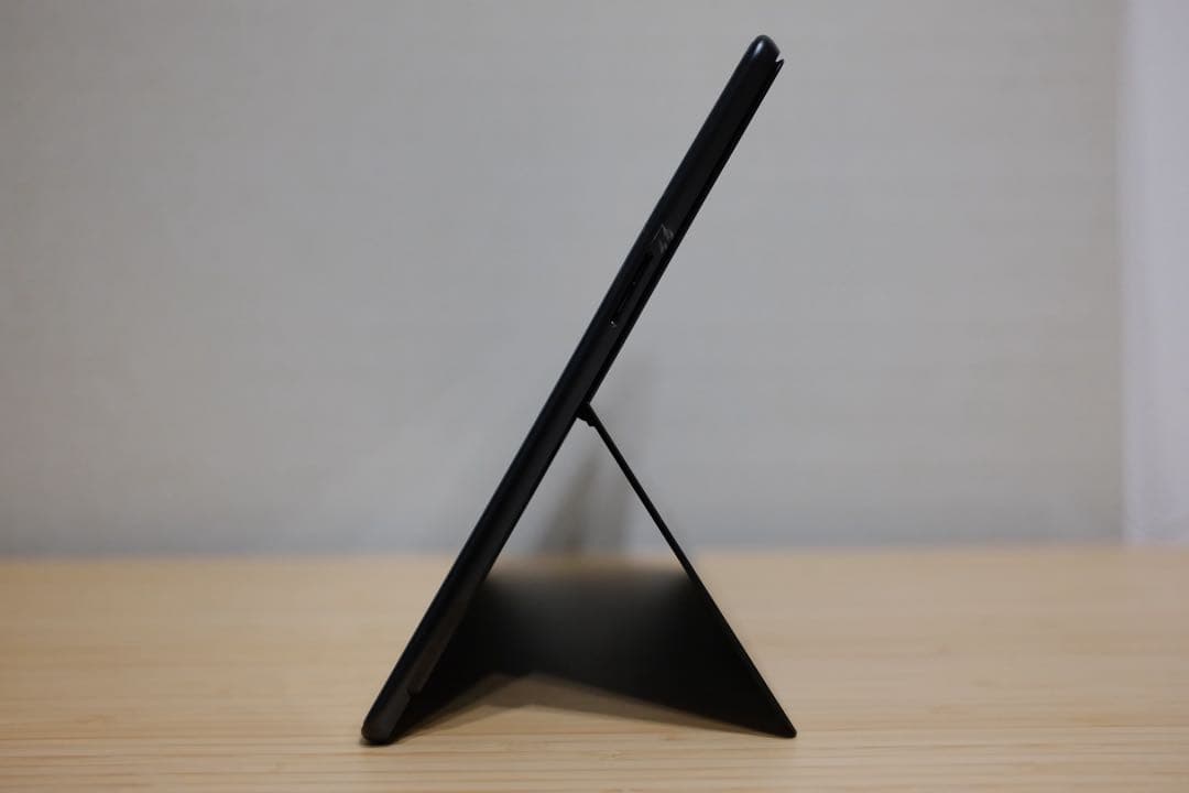 【ケンジ】Surface Pro 9 本体 256GB タブレット