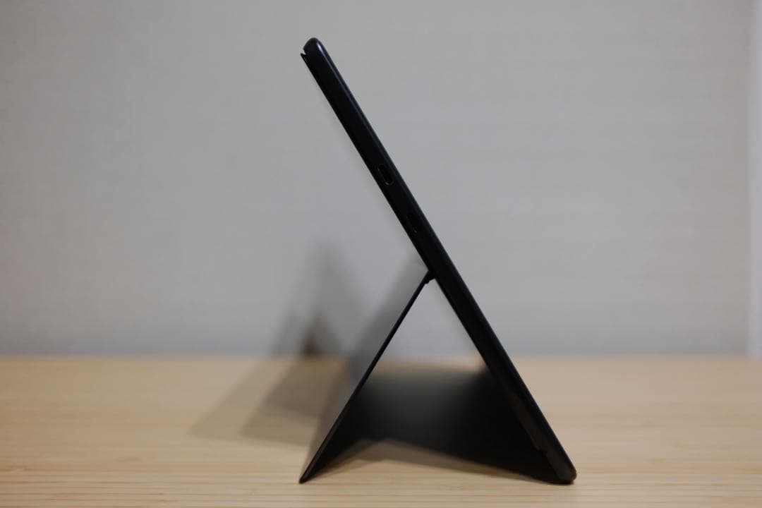 【ケンジ】Surface Pro 9 本体 256GB タブレット