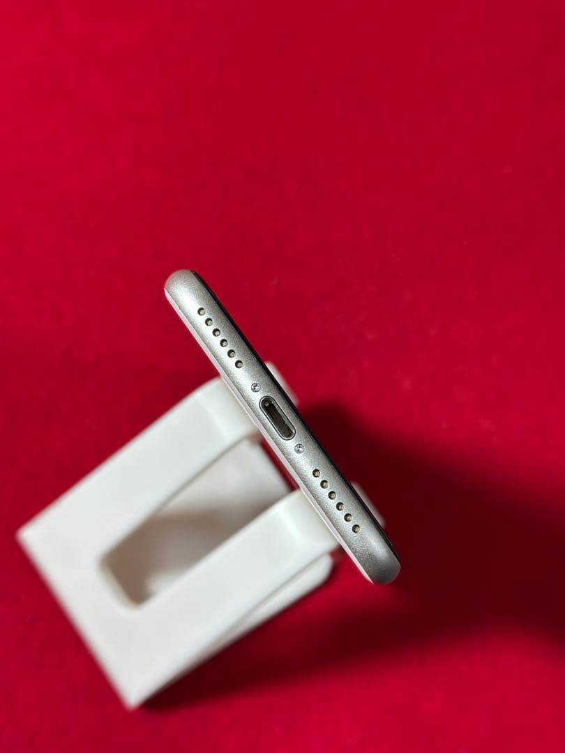 【4861】iPhone SE3第3世代スターライト 64GB simフリー