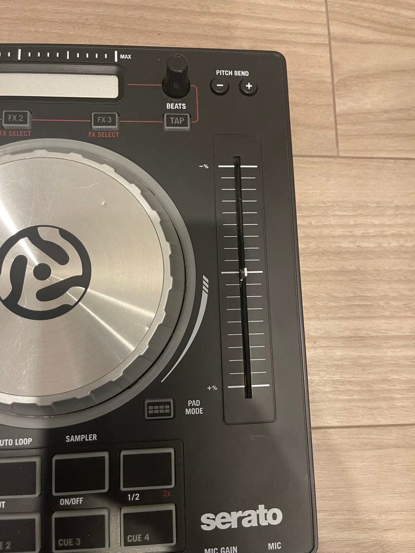 Numark MTPRO3 つまみカバー2箇所不足