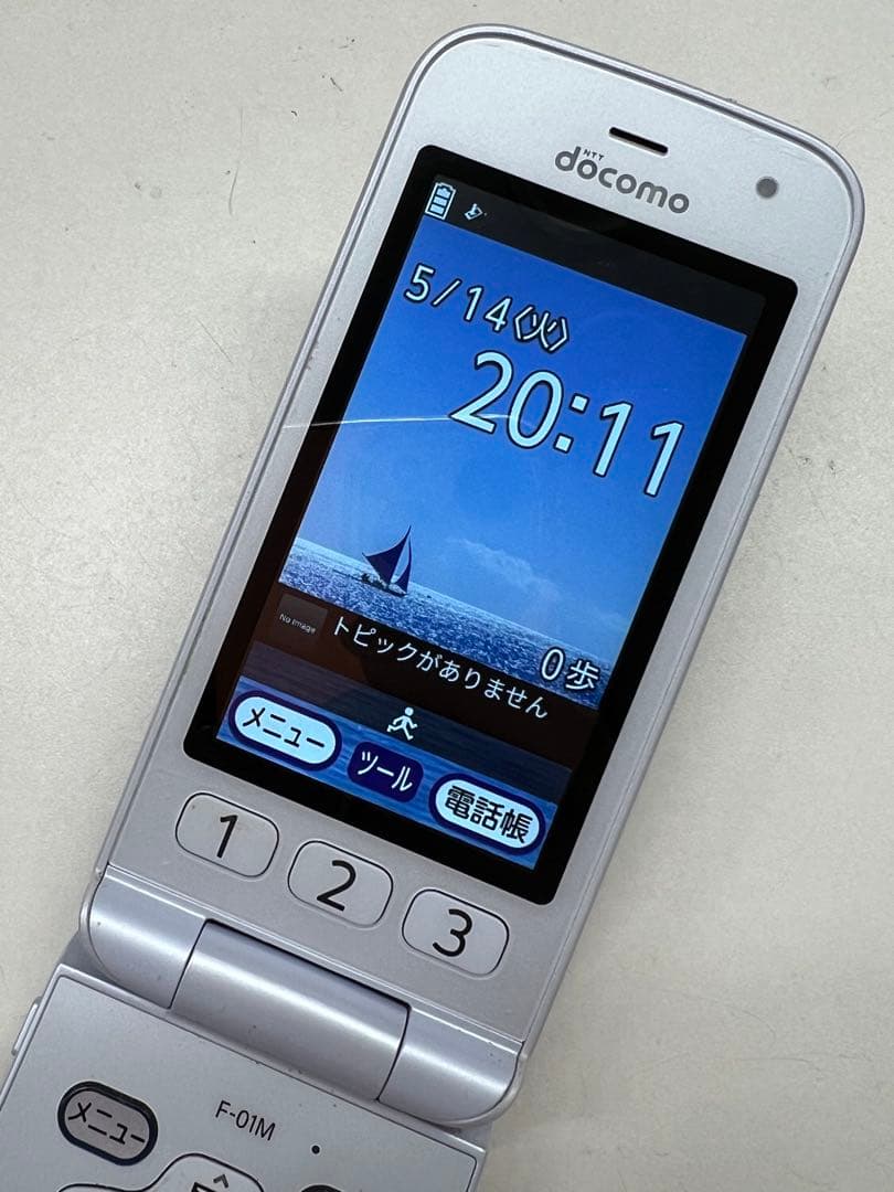 W6B601◆ らくらくホン SIM解除済み F-01M ガラケー 携帯電話