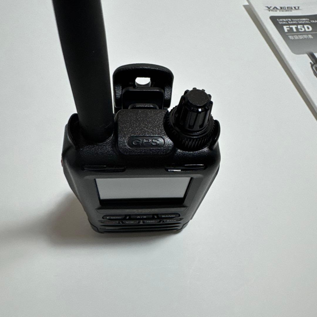 YAESU FT5D トランシーバー
