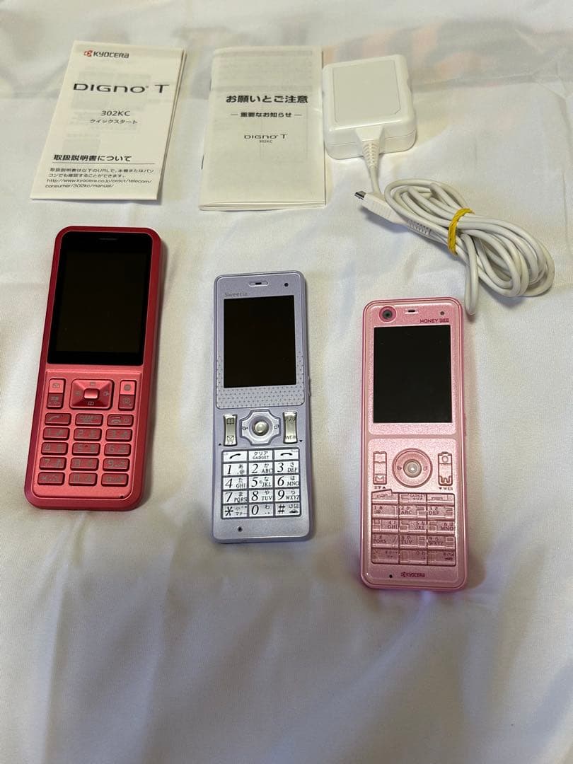 ウィルコム 電話機 ハニービー、スウィーテァ DIGNO 3台とアダプター