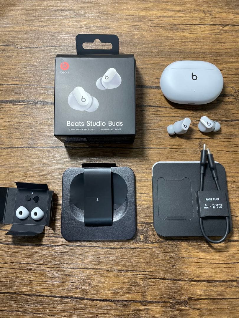 ヘッドホン Beats by Dr Dre STUDIO BUDS WHITE