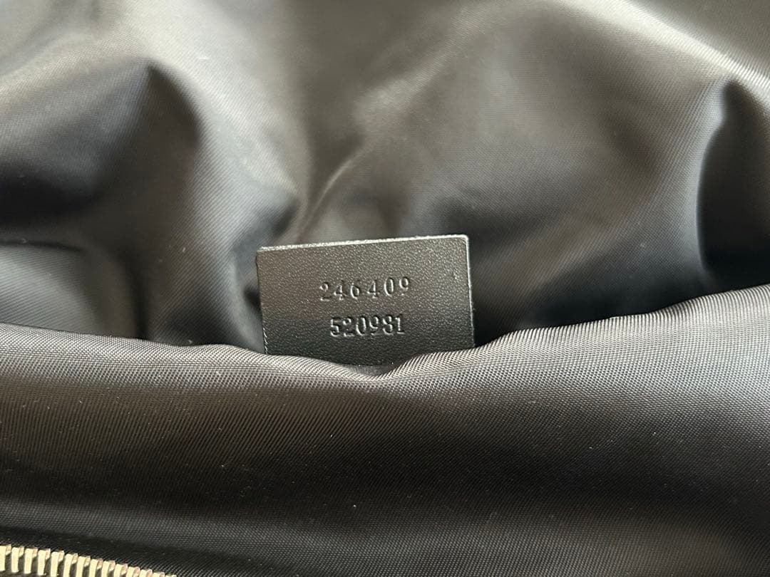 GUCCI ブラック ボディバッグ