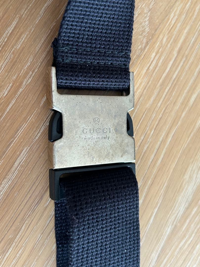 GUCCI ブラック ボディバッグ