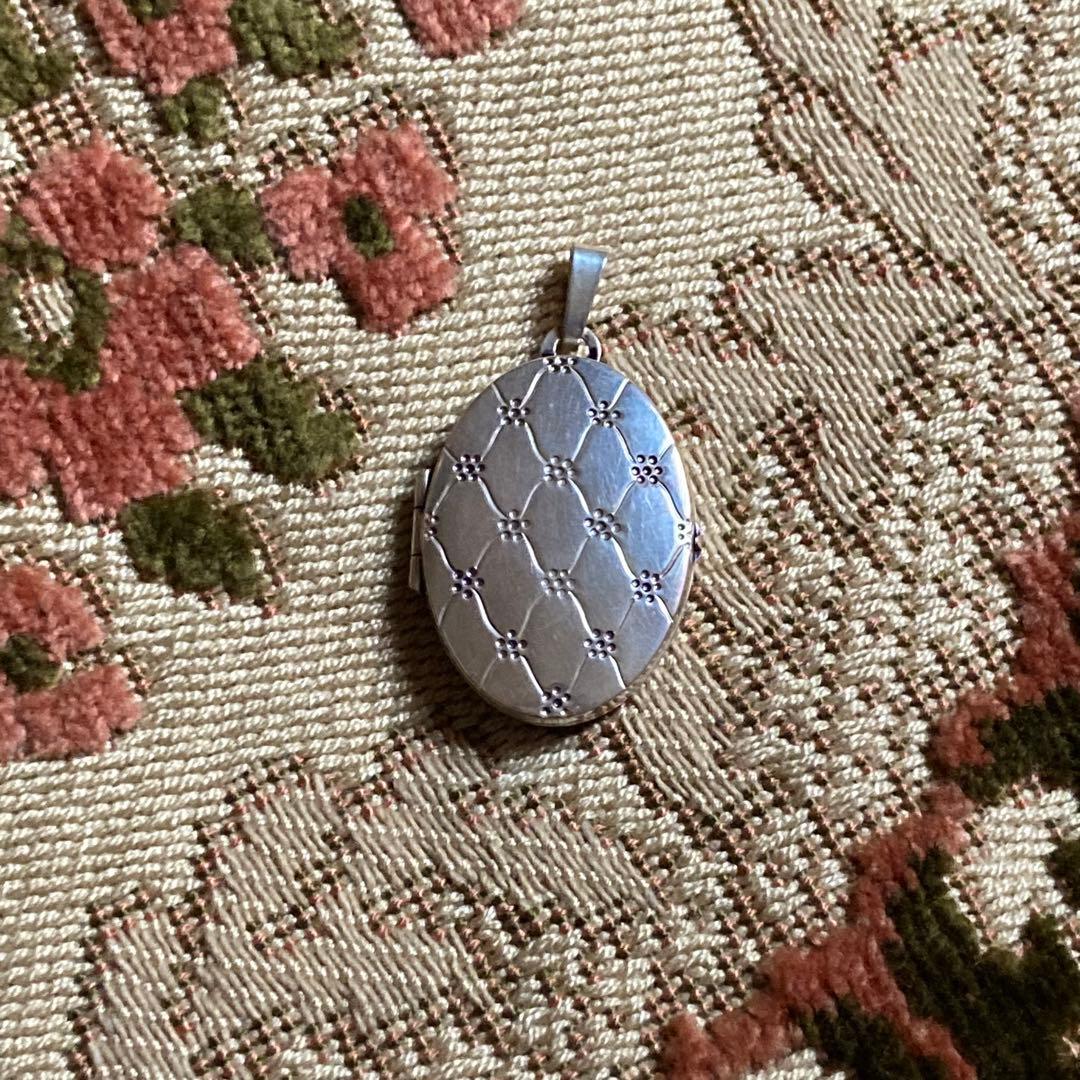 ヨーロッパヴィンテージ◎ロケットチャーム 花模様 ペンダントトップ