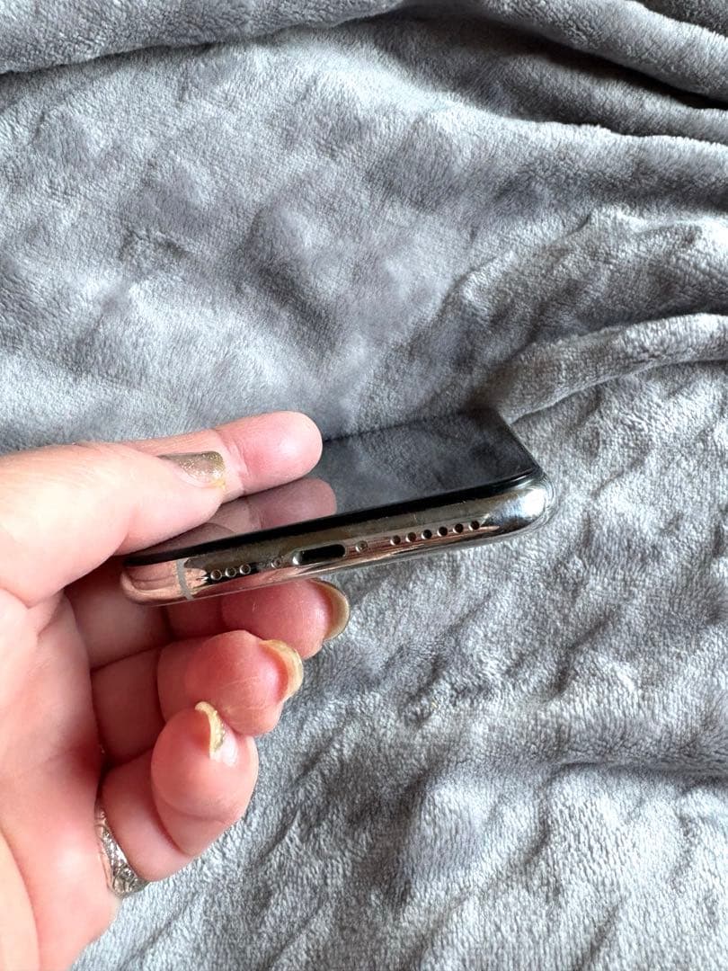 iPhone11Pro 256GB 画面の汚れは指紋です。