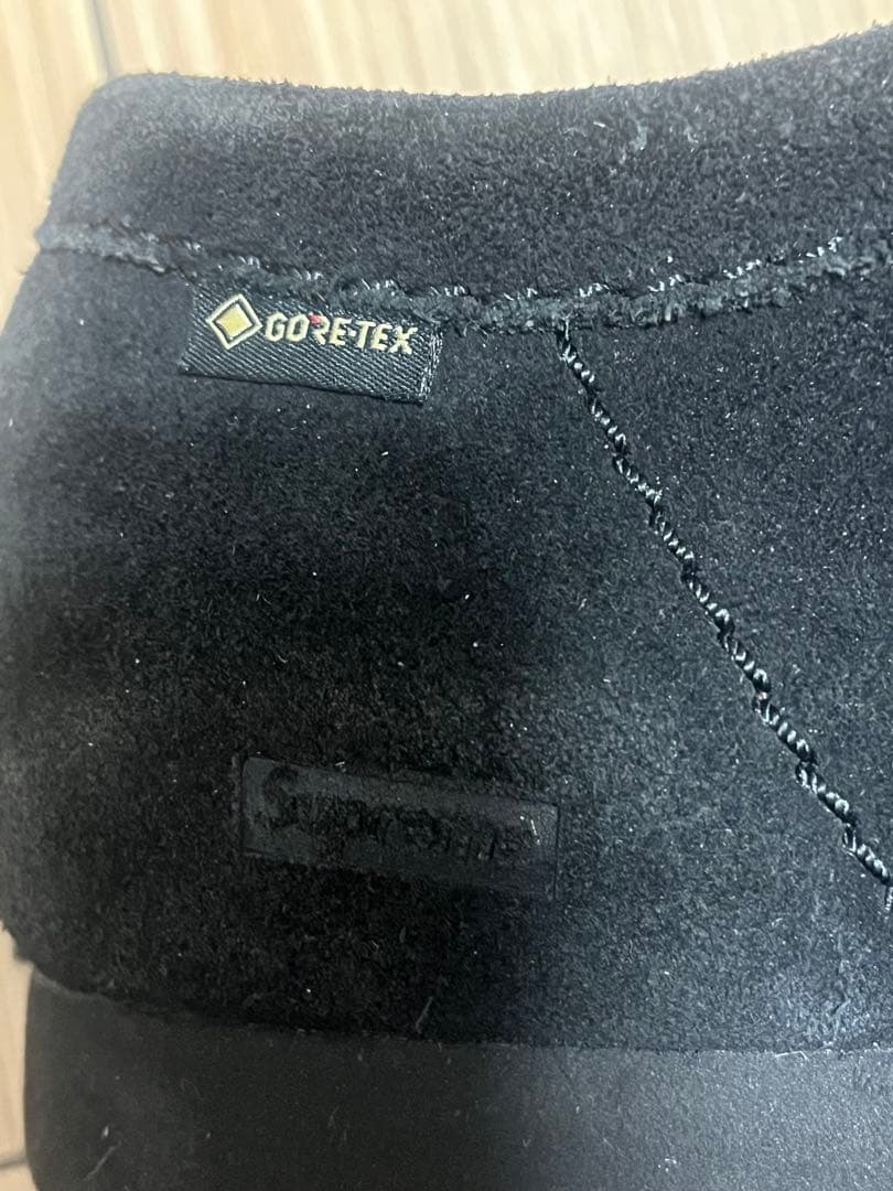 シュプリーム クラークス Supreme x Clarks Wallabee