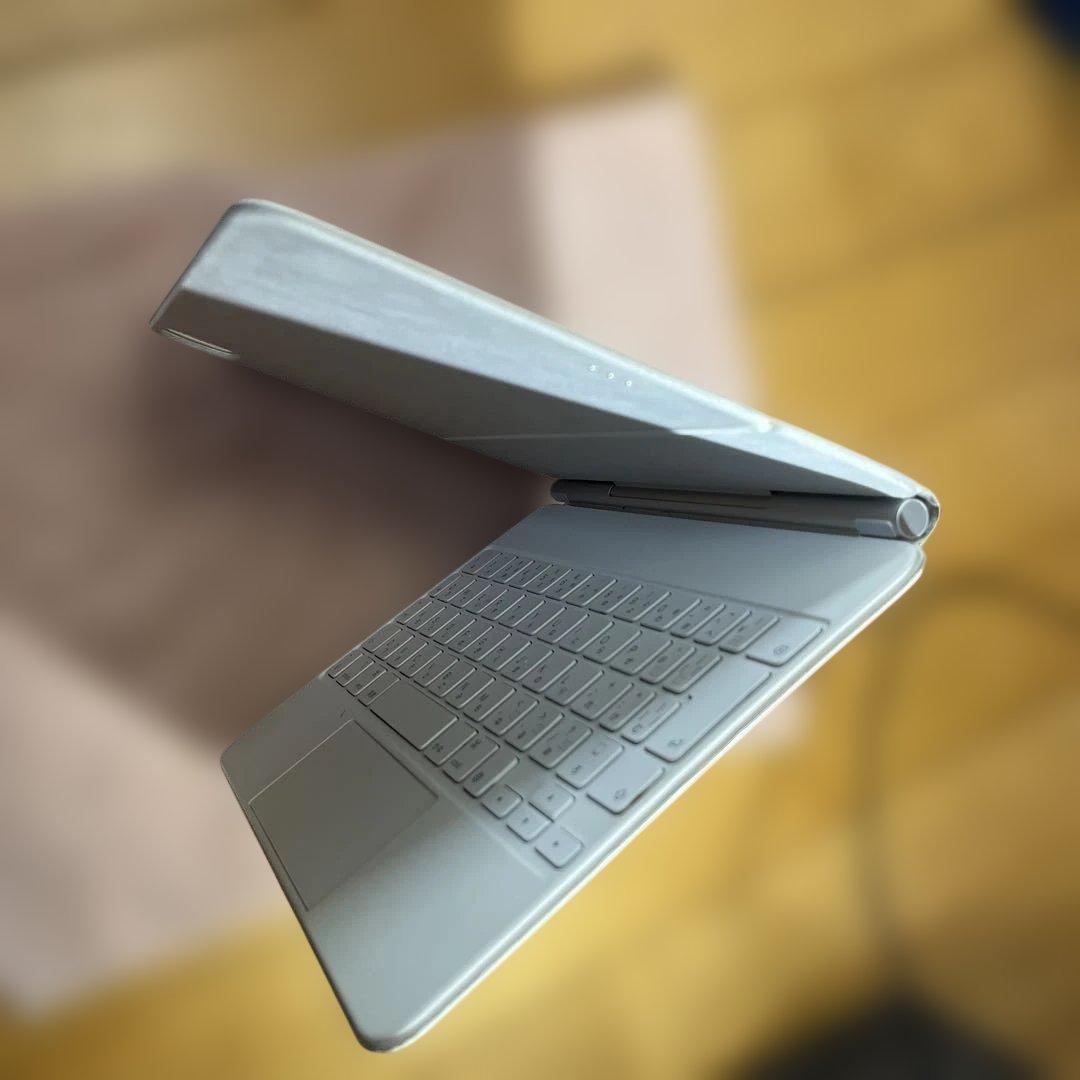 Apple 純正magic keyboard 11インチ対応
