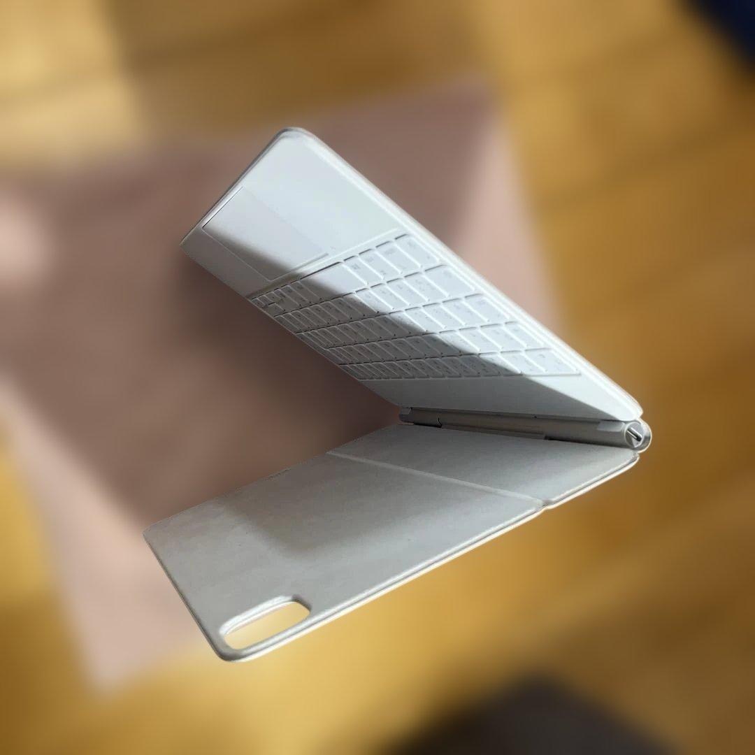 Apple 純正magic keyboard 11インチ対応