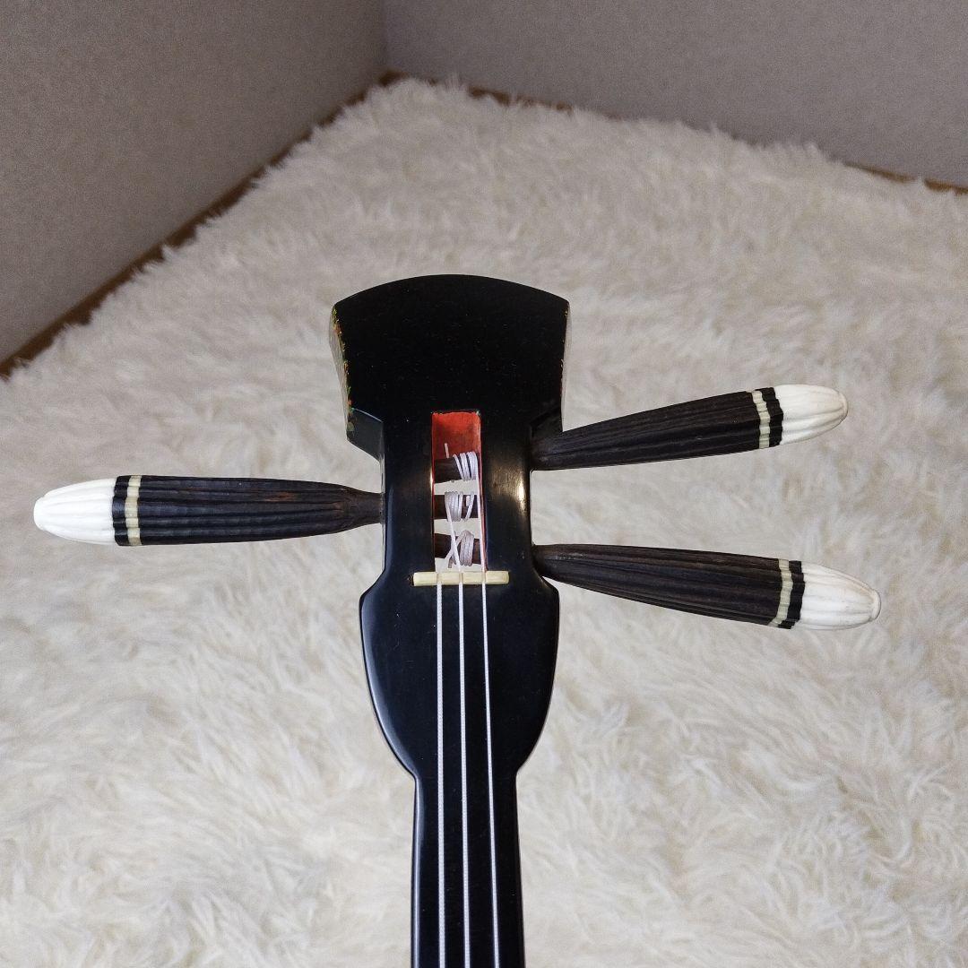 沖縄三線 蛇皮 本皮 強化張り 真壁型 ハードケース 鍵付 黒塗り