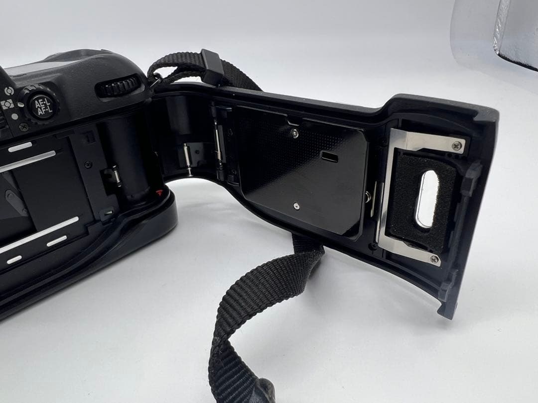 Nikon F80 フィルム一眼レフカメラ