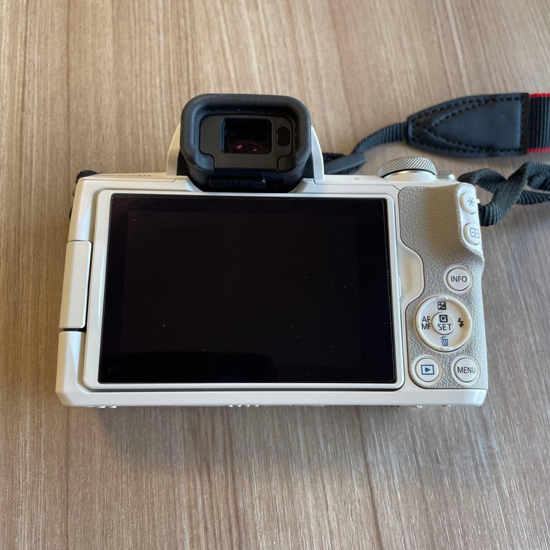 【美品】Canon キャノンEOS Kiss M2 ダブルズームキット　ホワイト